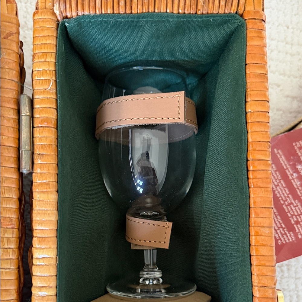 NWT Vintage Picnic Time “Bacchus” Rattan Insulated Wine Basket Shoulder Strap - Picture 3 of 15